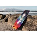 REEDIN Space Agency Twintip 2026 Planche de kitesurf en carbone hautes performances REEDIN Space Agency Twintip 2026 Planche de kitesurf en carbone hautes performances
